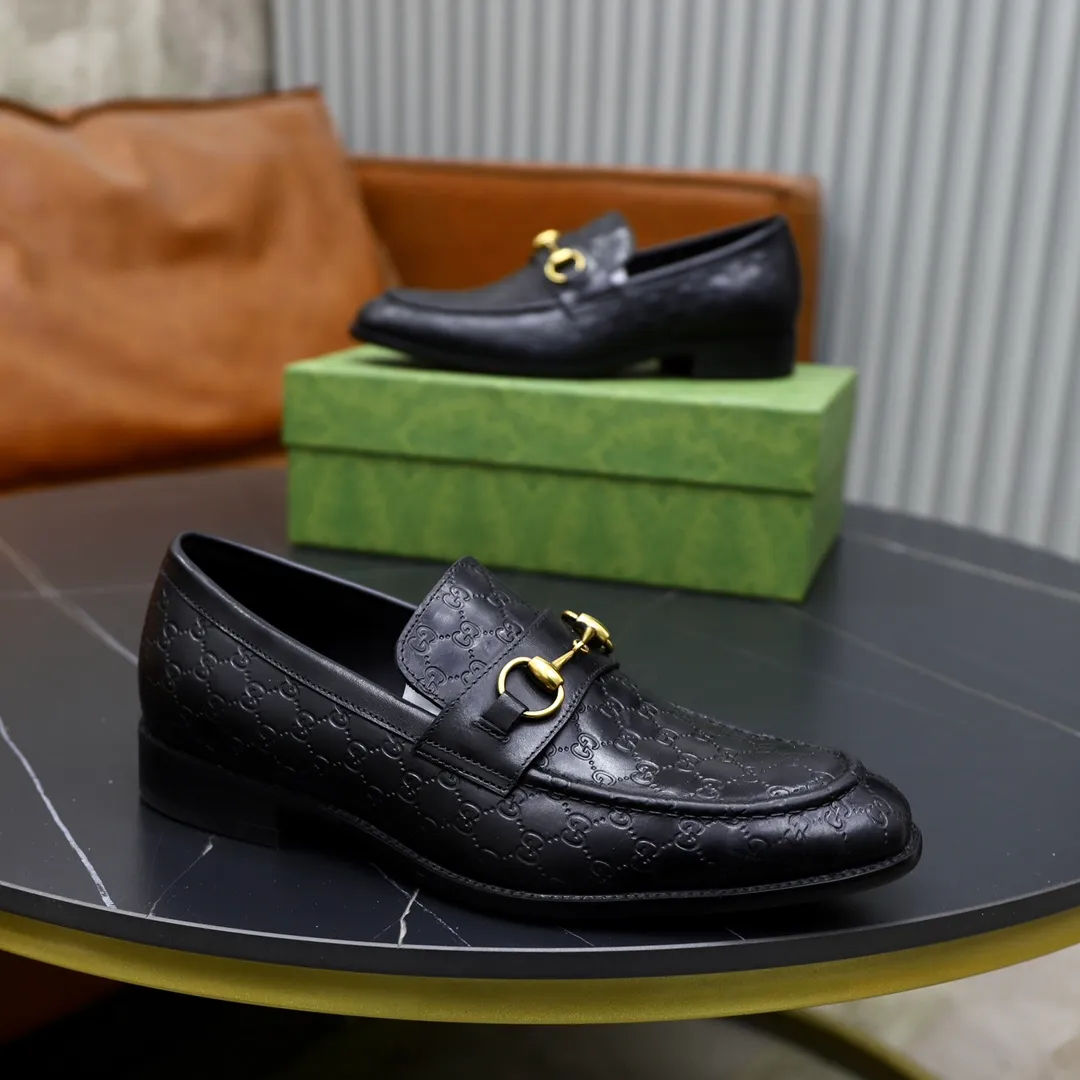 Men's shoes: 250🙅‍♂️🙅‍♂️🙅‍♂️Niuli Brand: GUCCI Size: 38-44 (45 can be customized) Level: Counter classic Material: Original soft cowhide upper Comfortable cowhide lining Original lightweight outsole Style category: Business casual footwear Driving leather shoes Color: Actual picture color